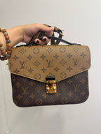 Louis Vuitton Messenger Bag