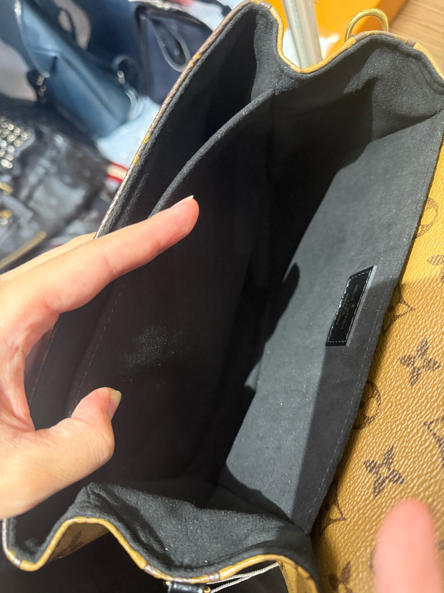 Louis Vuitton Messenger Bag