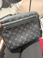 Louis Vuitton Messenger Bag