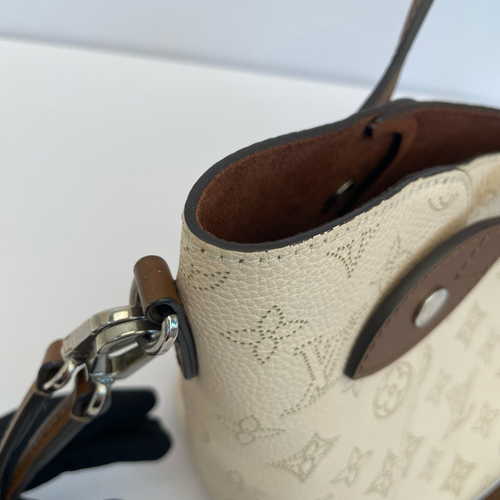 Louis Vuitton Beige Tote M54351