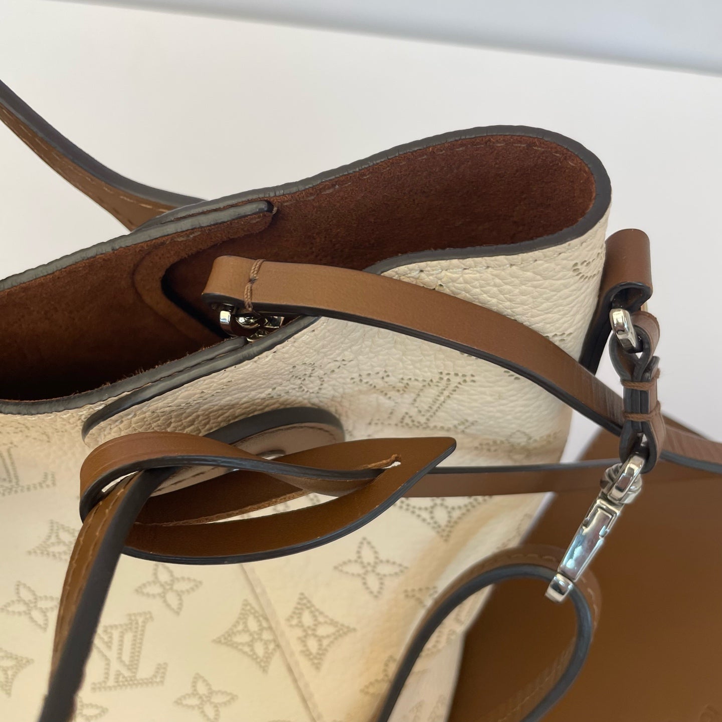 Louis Vuitton Beige Tote M54351