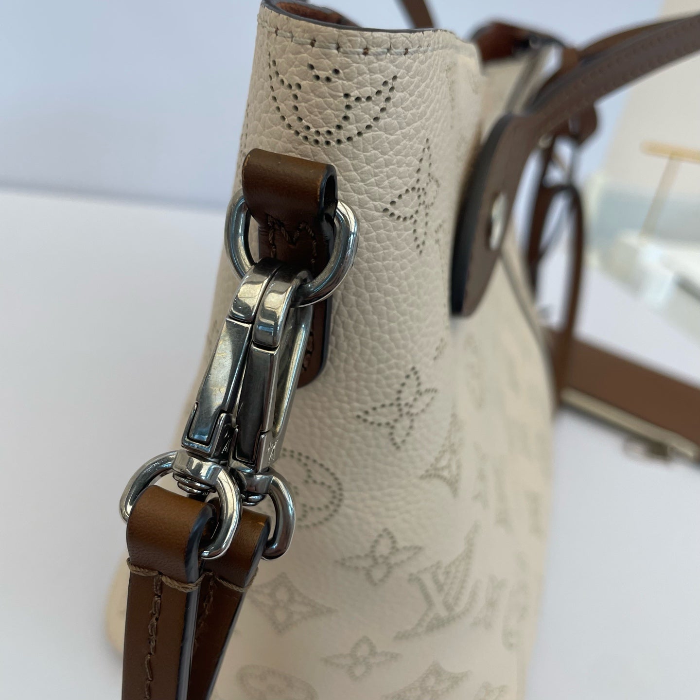 Louis Vuitton Beige Tote M54351