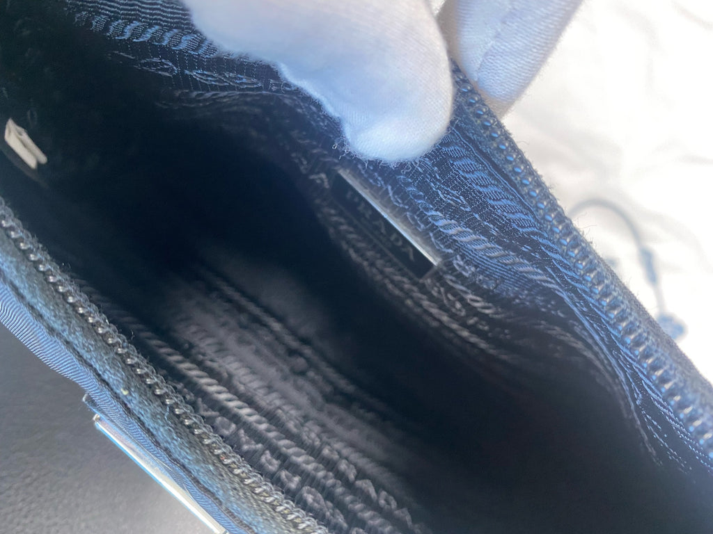 Prada Prada Re-Edition 2000 Re-Nylon Recycled Nylon Hobo Underarm Bag Cordura Black 1NE515_RDH0_F0002