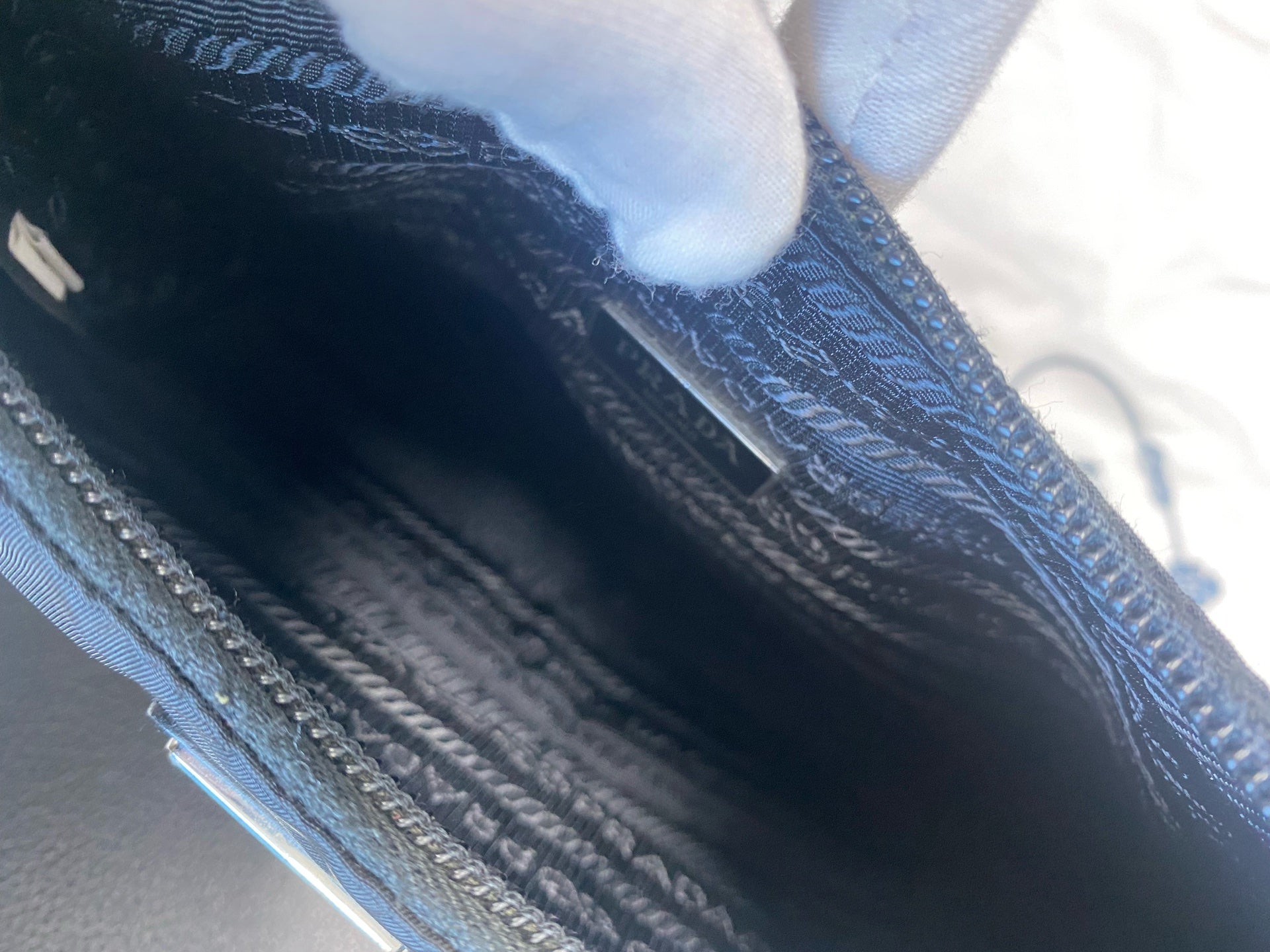 Prada Prada Re-Edition 2000 Re-Nylon Recycled Nylon Hobo Underarm Bag Cordura Black 1NE515_RDH0_F0002