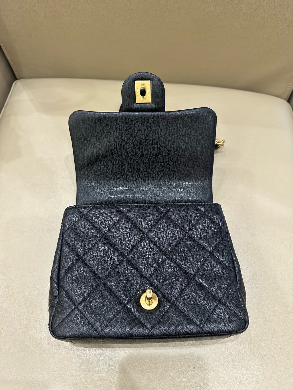 Chanel Small crossbody shoulder bag 19×7×16 AS3898-B10376-94305