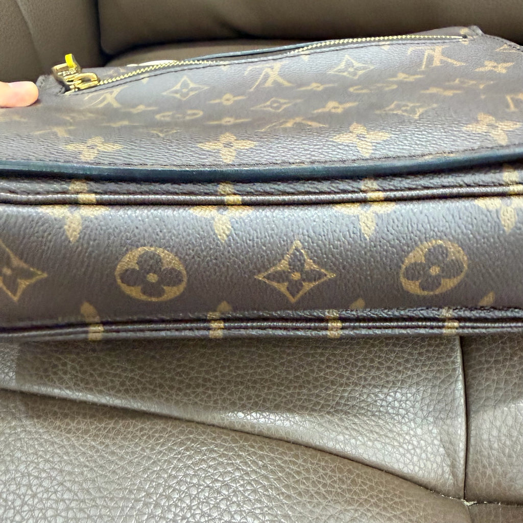 Louis Vuitton Messenger Bag