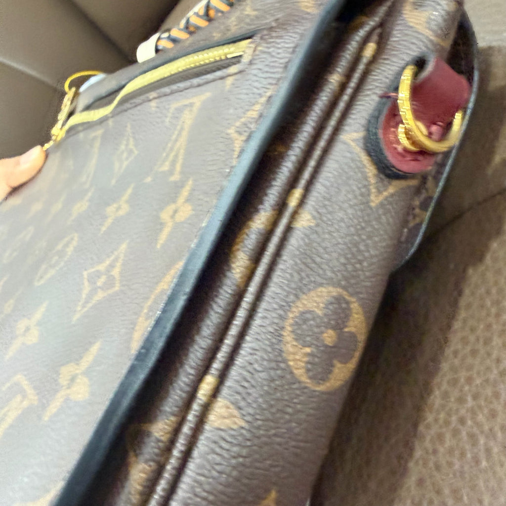 Louis Vuitton Messenger Bag