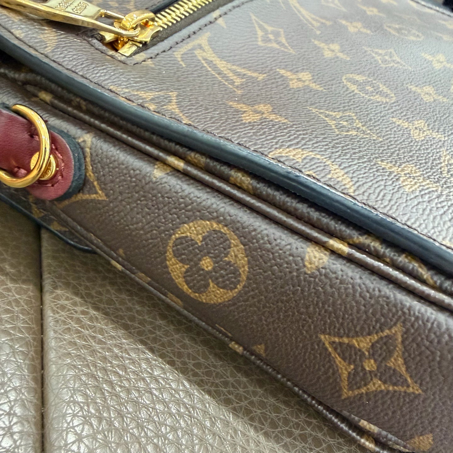 Louis Vuitton Messenger Bag