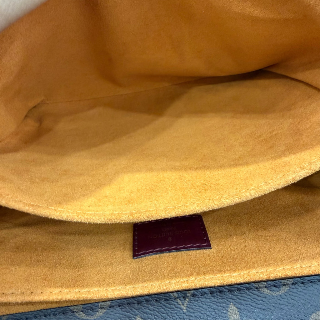 Louis Vuitton Messenger Bag