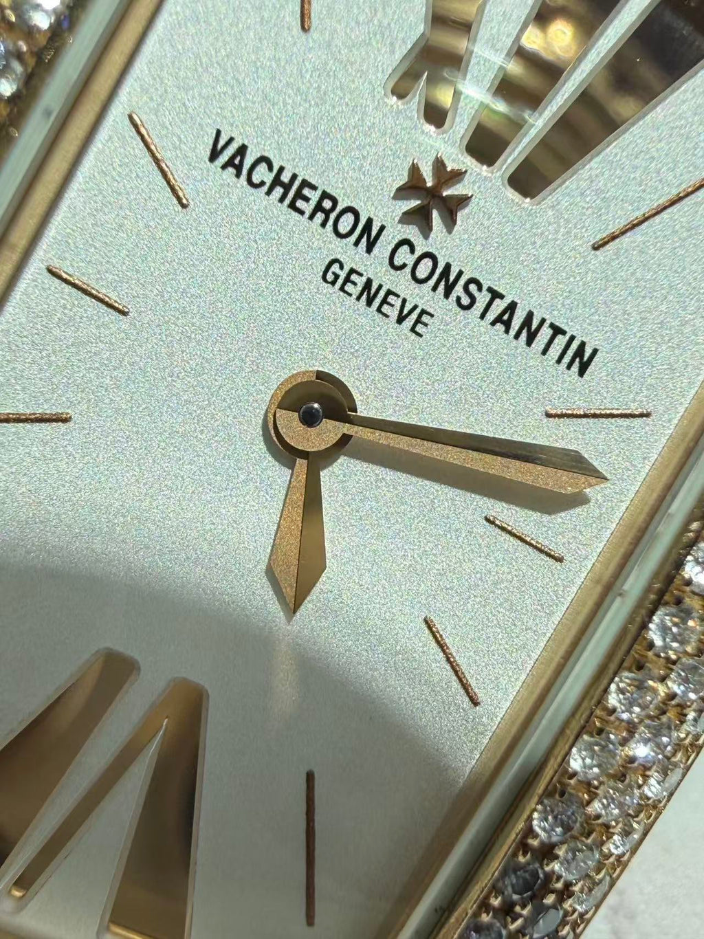 Vacheron Constantin 1972 21 x 37.7 millimeters 25515/000R-9254