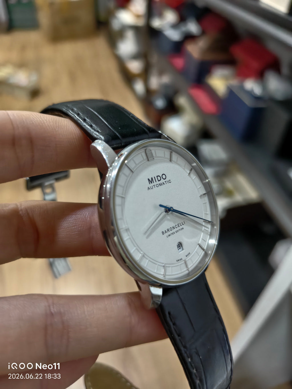 Mido Berenice Automatic (self-winding) watch 39 millimeters M037.407.16.261.00