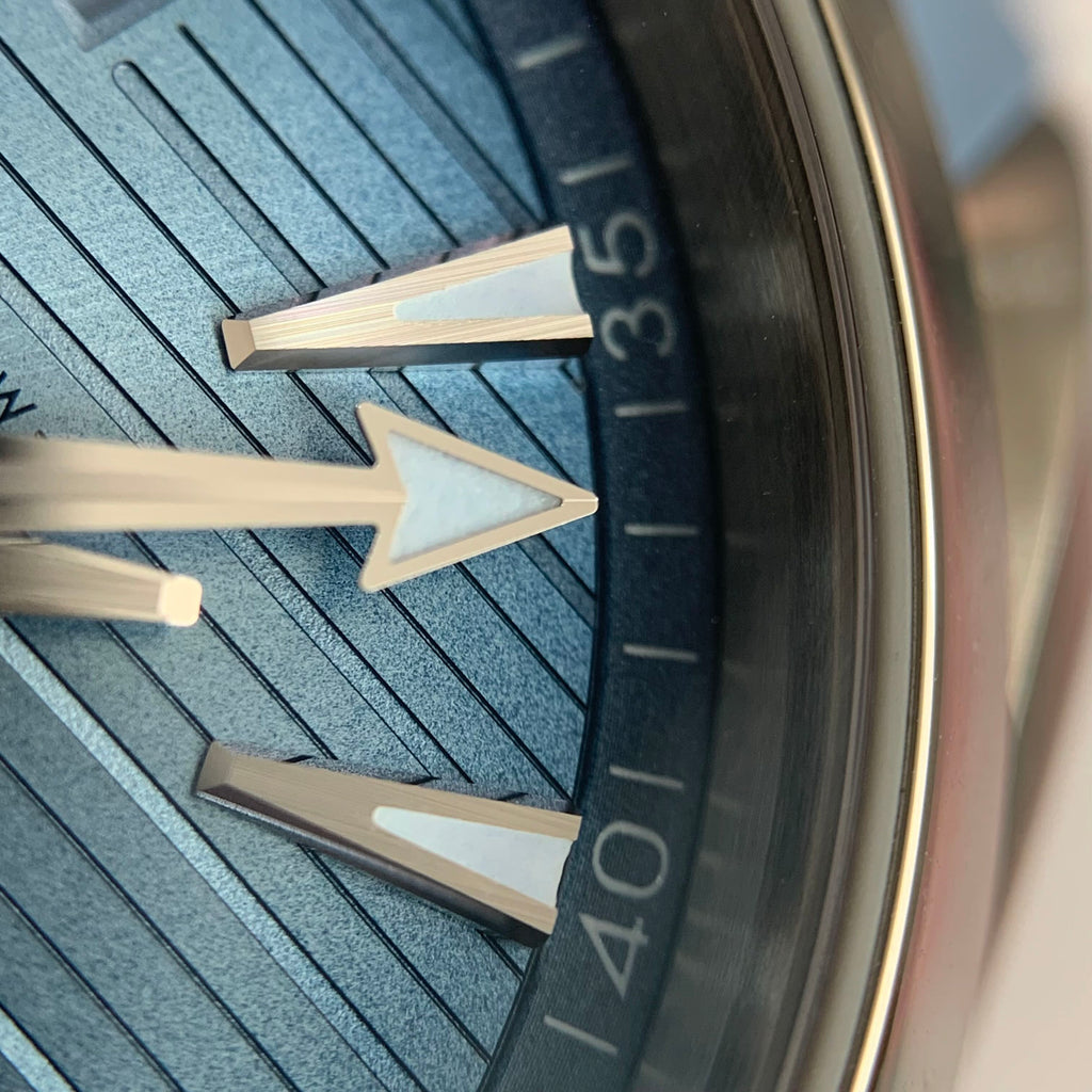 Omega Seahorse 41 millimeters 220.12.41.21.03.008