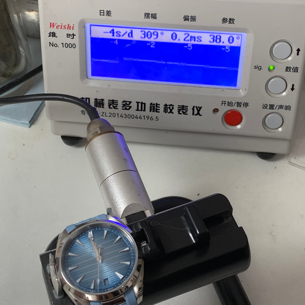 Omega Seahorse 41 millimeters 220.12.41.21.03.008