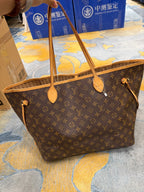 Louis Vuitton Leather Length 40 x Width 20 x Height 33 cm M40992