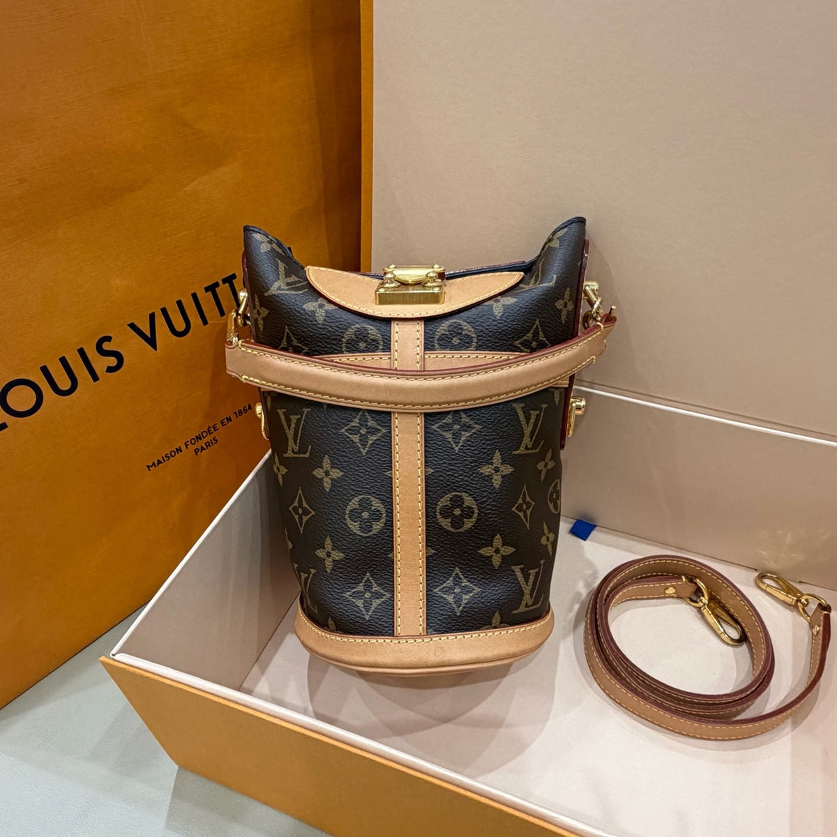 Louis Vuitton Duffle 22.0x 23.0x 14.0 cm M43587