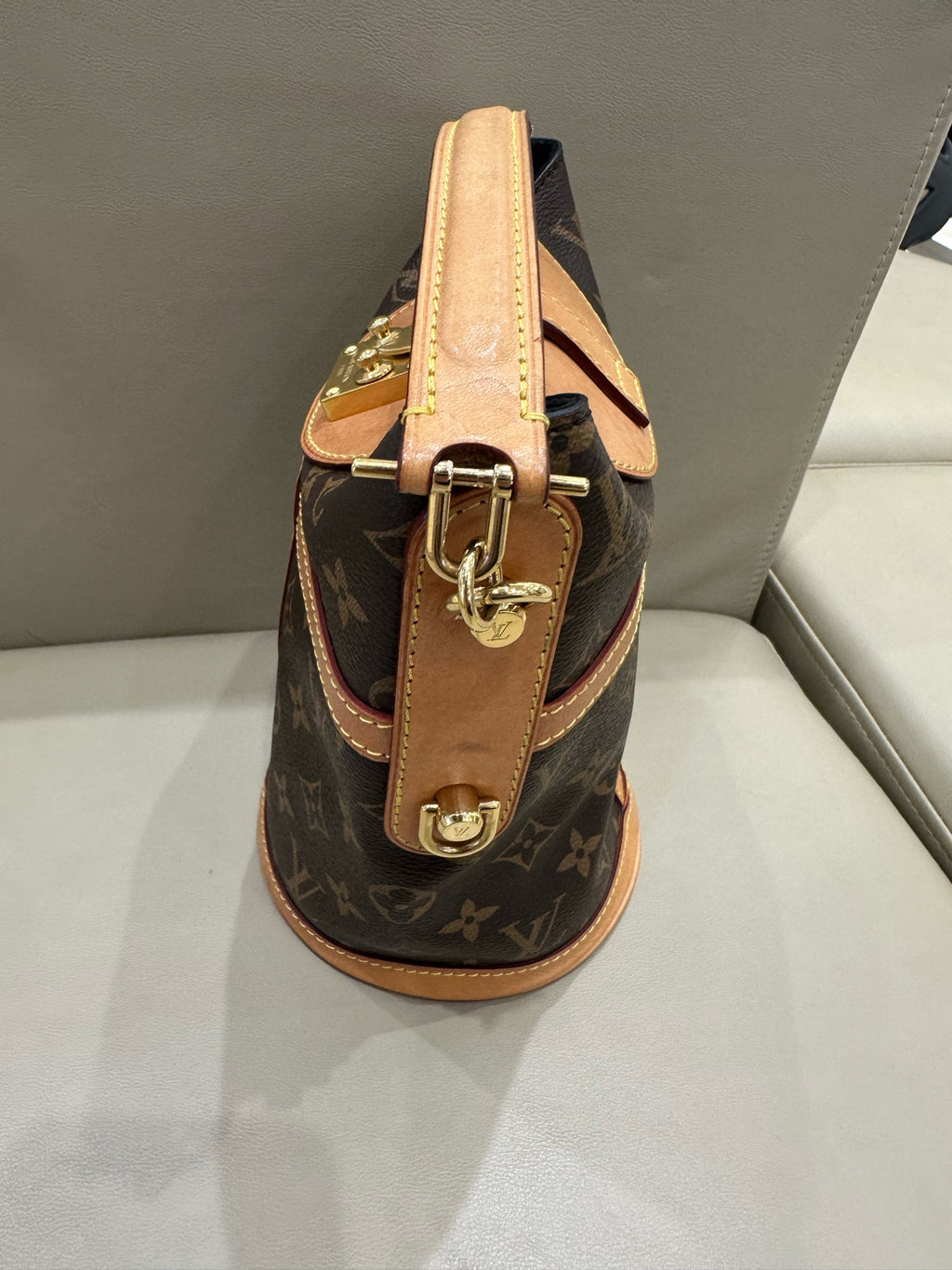 Louis Vuitton Duffle 22.0x 23.0x 14.0 cm M43587