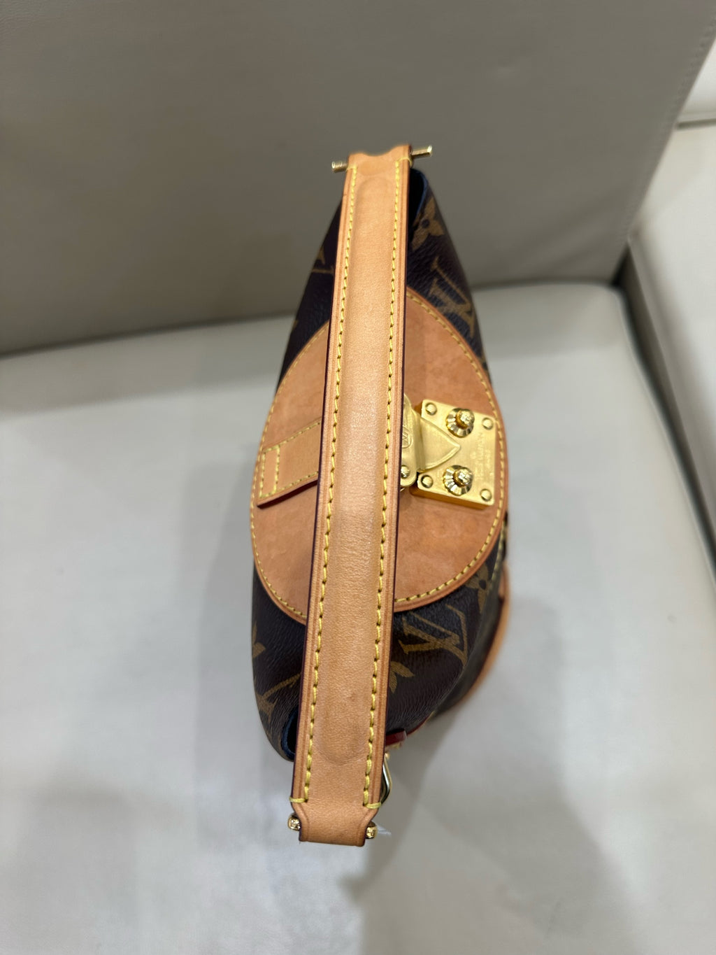 Louis Vuitton Duffle 22.0x 23.0x 14.0 cm M43587