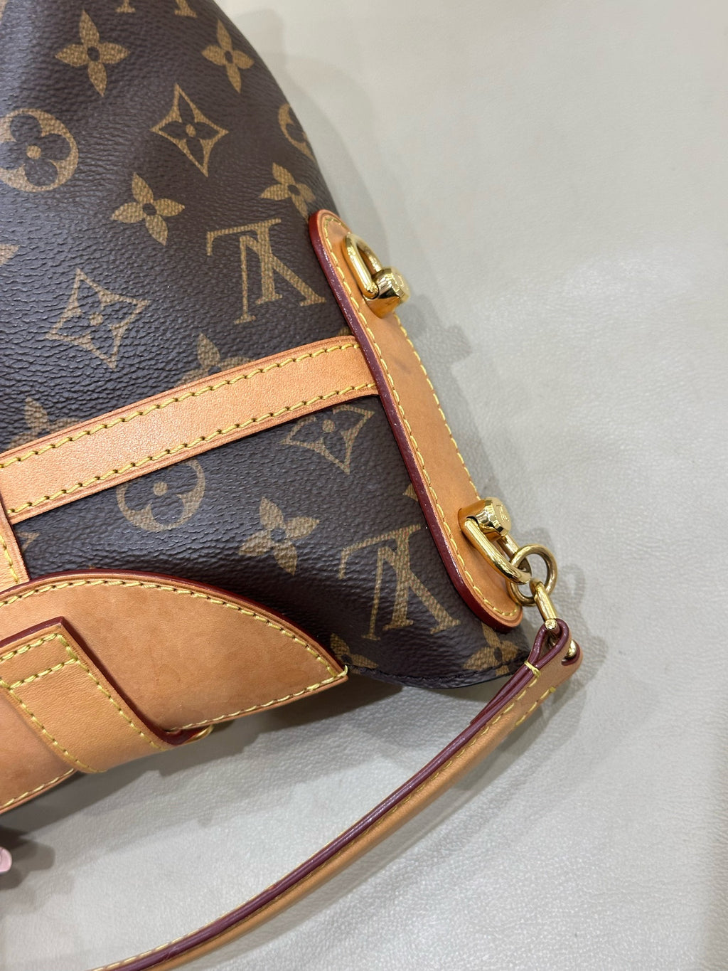 Louis Vuitton Duffle 22.0x 23.0x 14.0 cm M43587