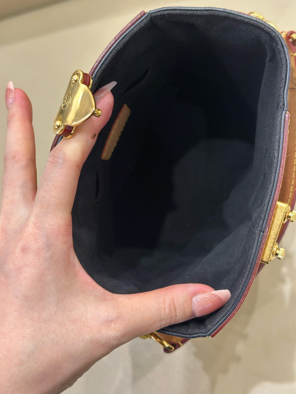 Louis Vuitton Duffle 22.0x 23.0x 14.0 cm M43587