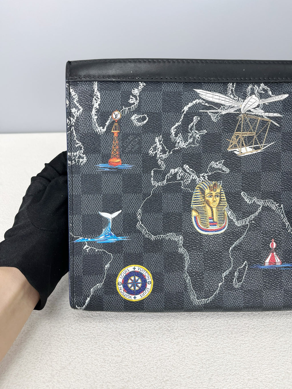 Louis Vuitton Clutch N40205