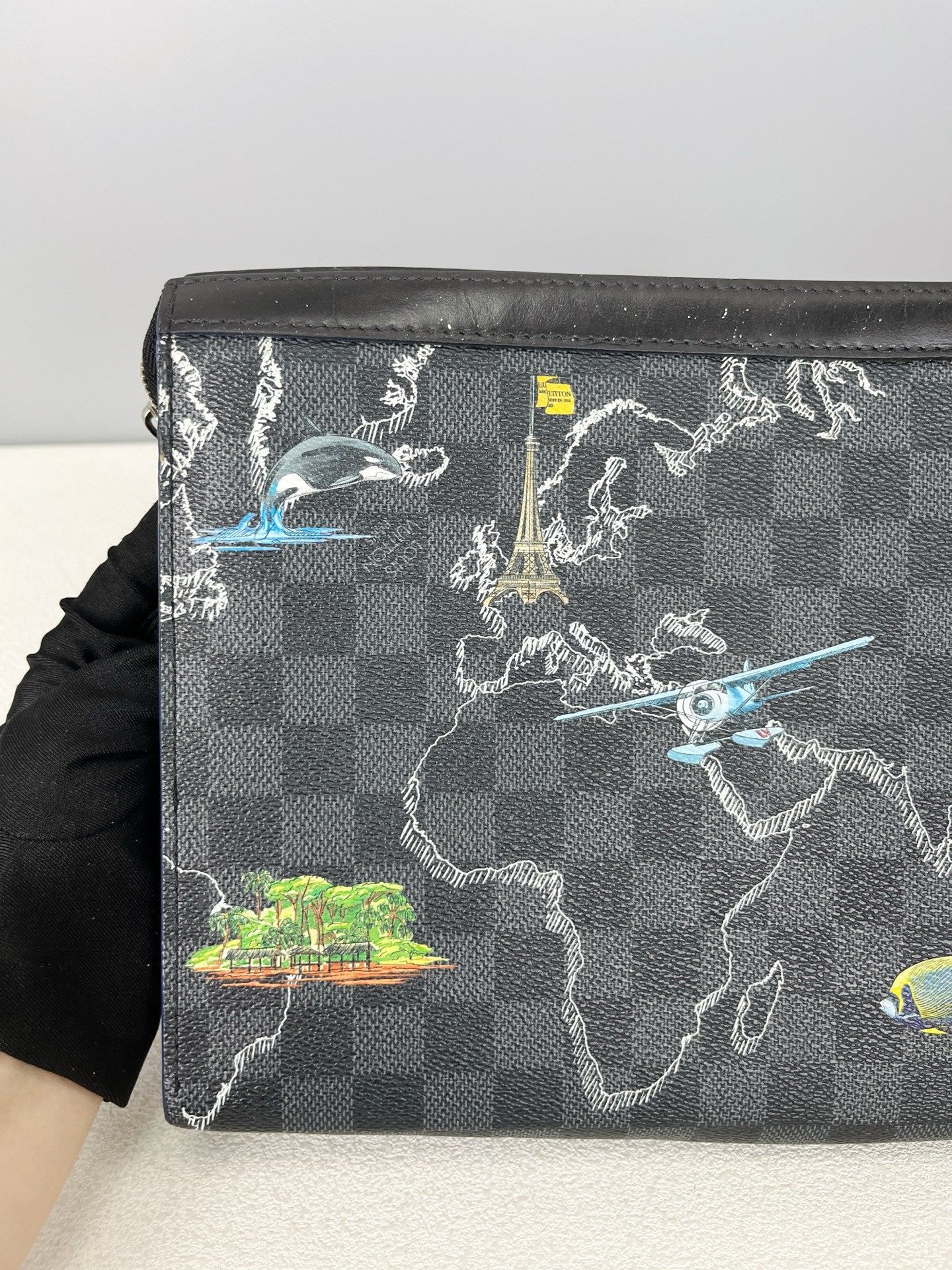 Louis Vuitton Clutch N40205