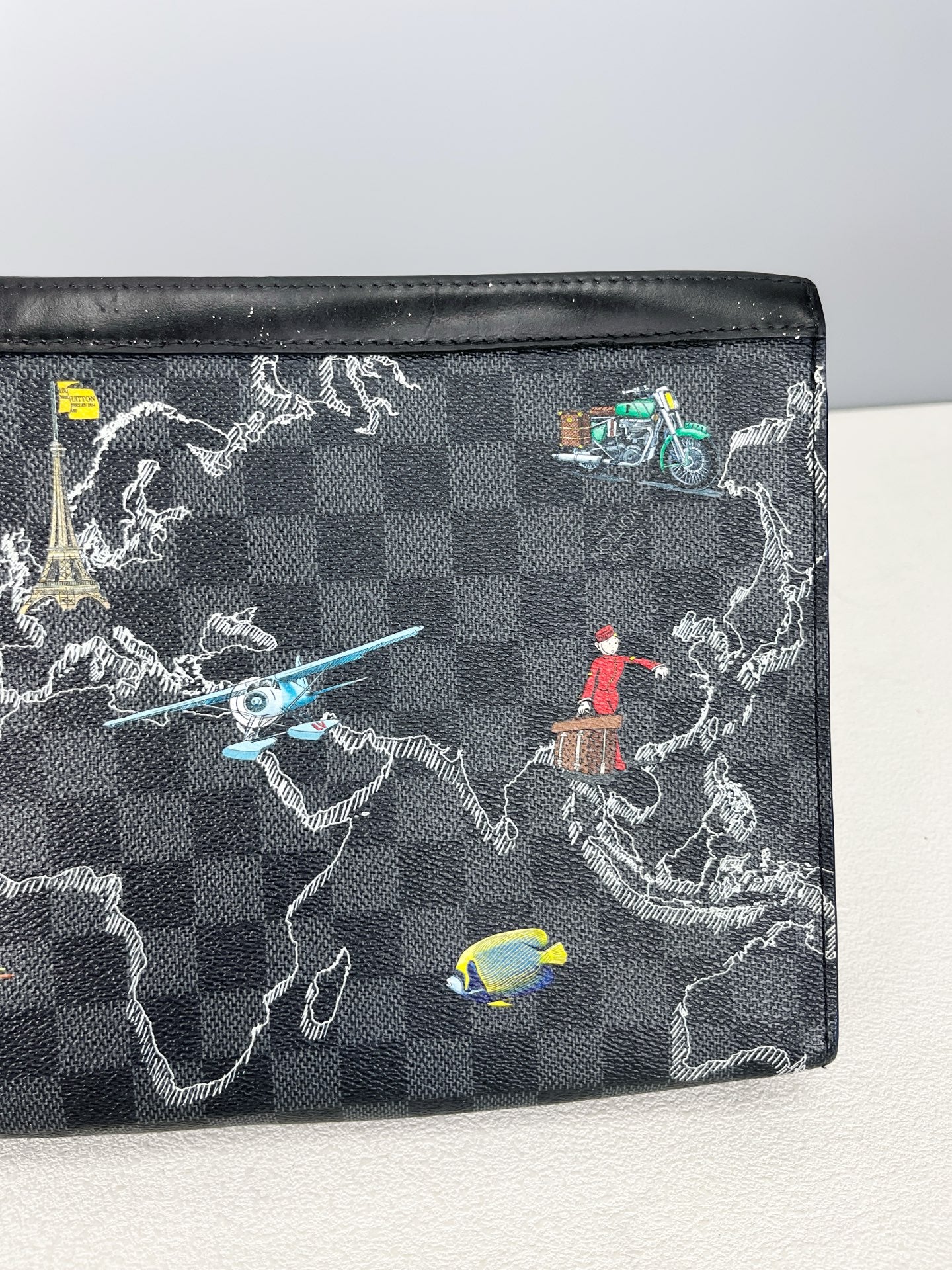 Louis Vuitton Clutch N40205