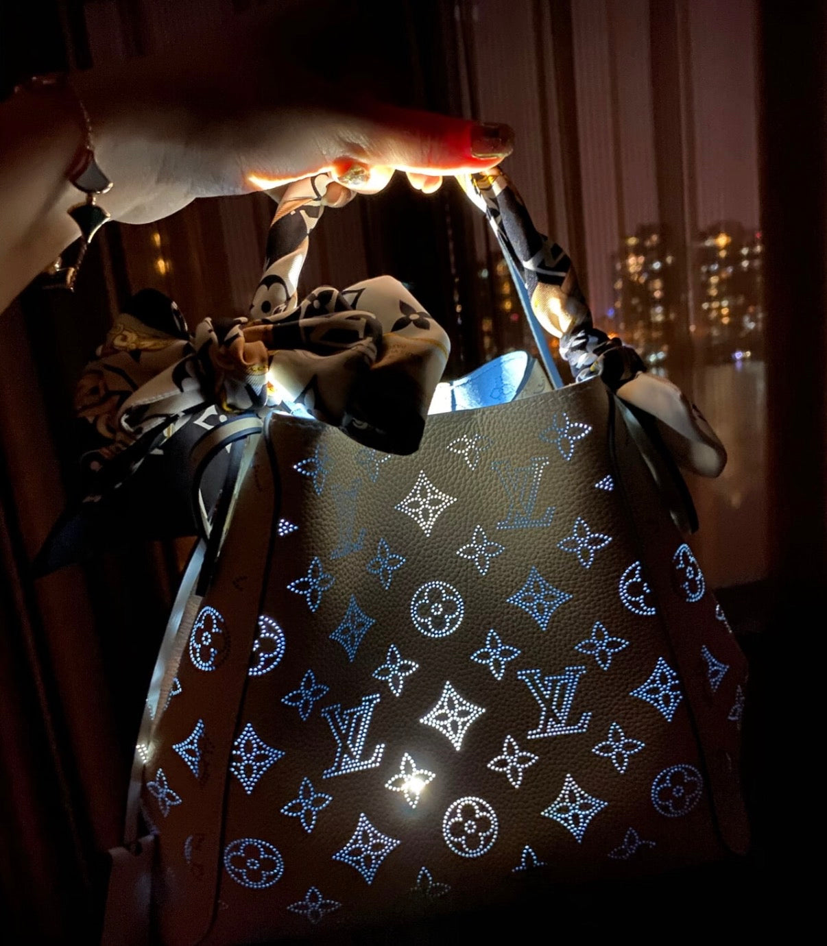Louis Vuitton Beige Tote M54351