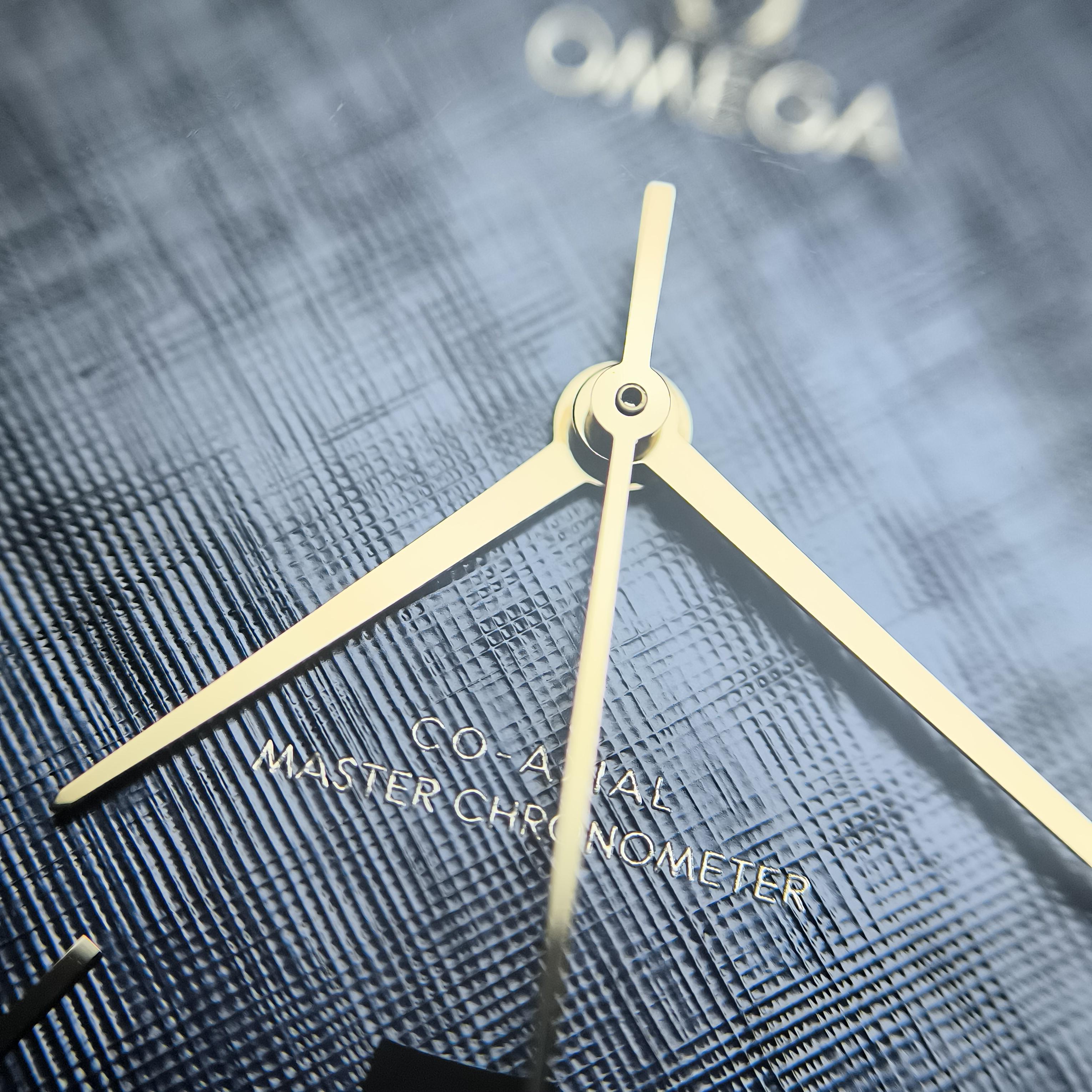 Omega Flying Disc Series 40 435.13.40.21.03.001