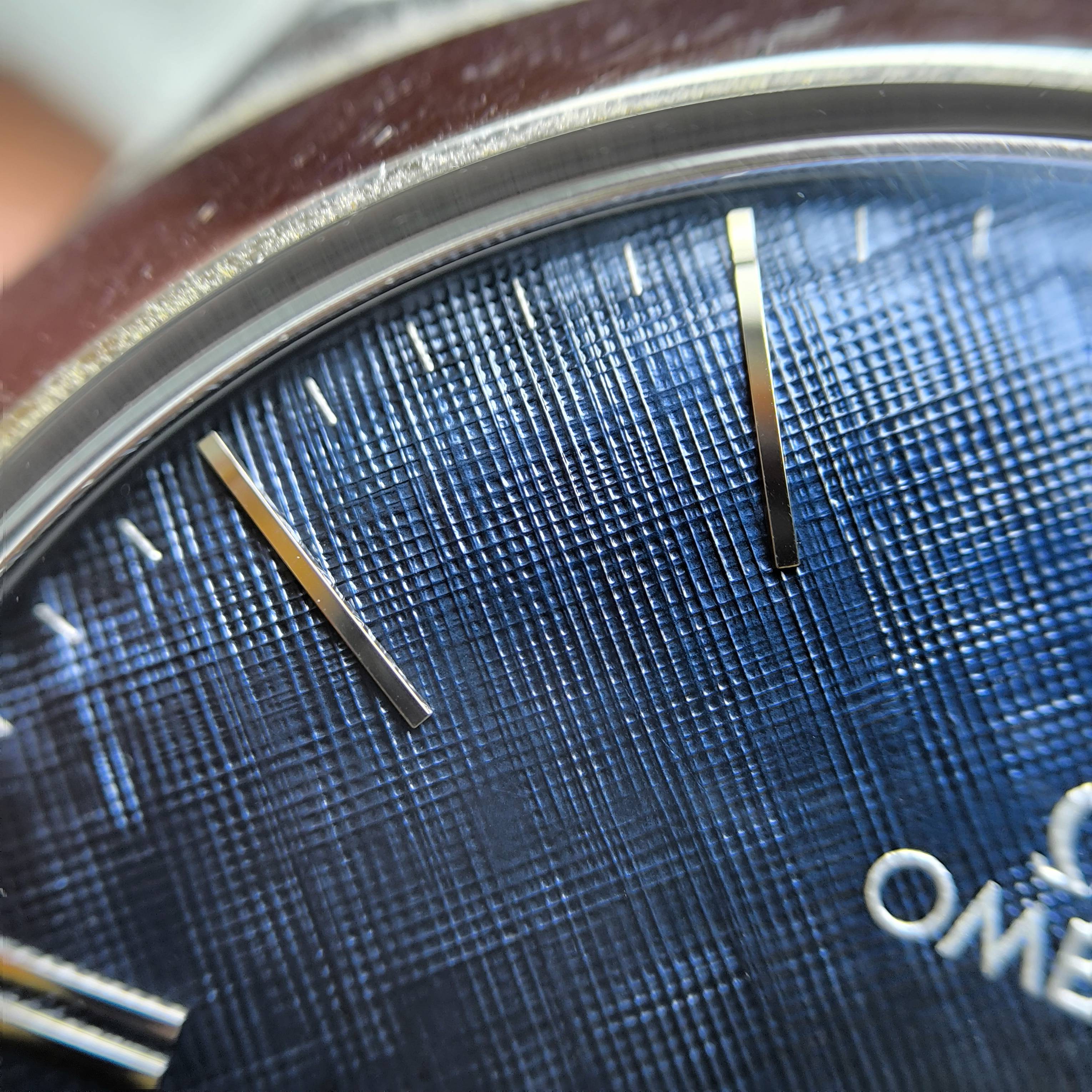 Omega Flying Disc Series 40 435.13.40.21.03.001