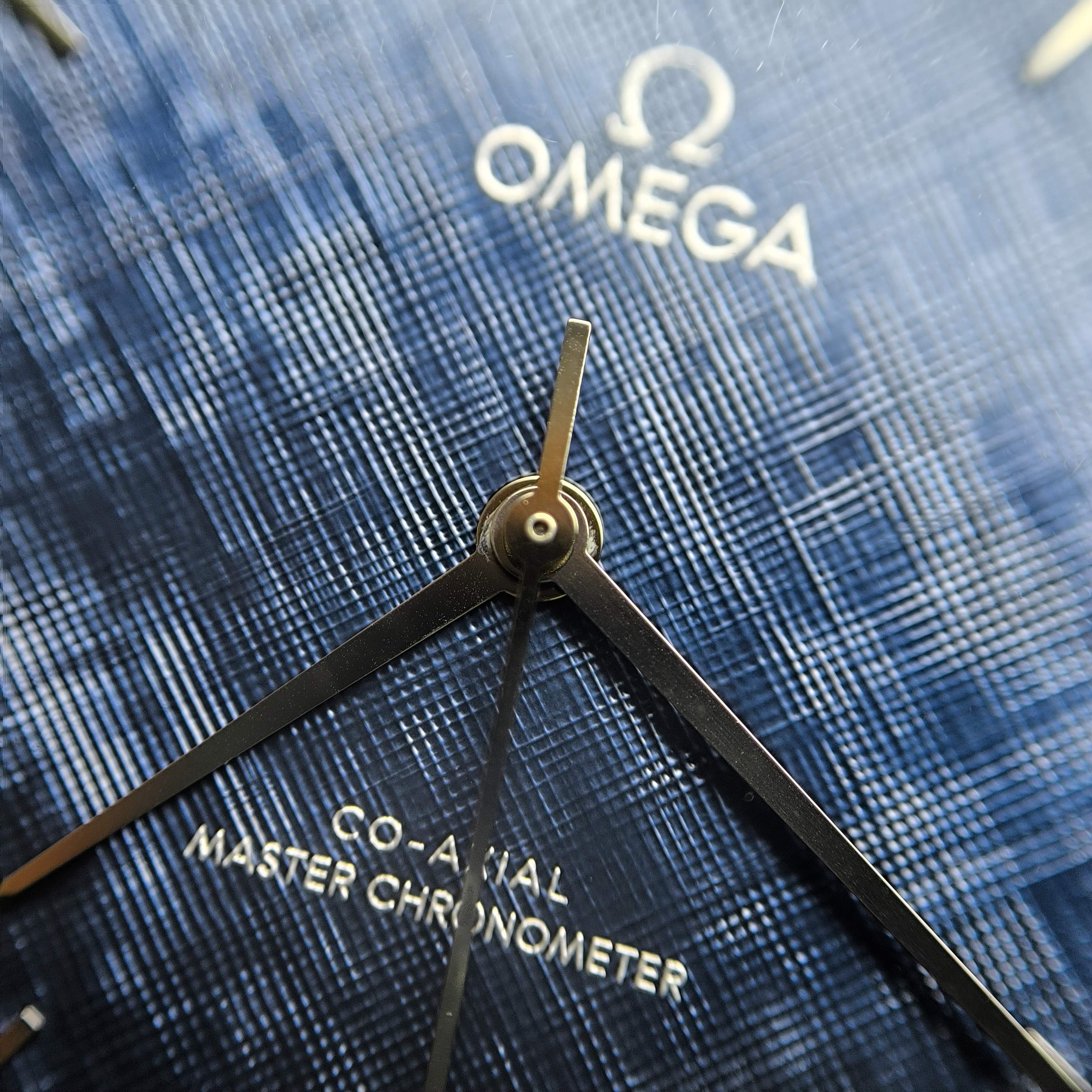 Omega Flying Disc Series 40 435.13.40.21.03.001