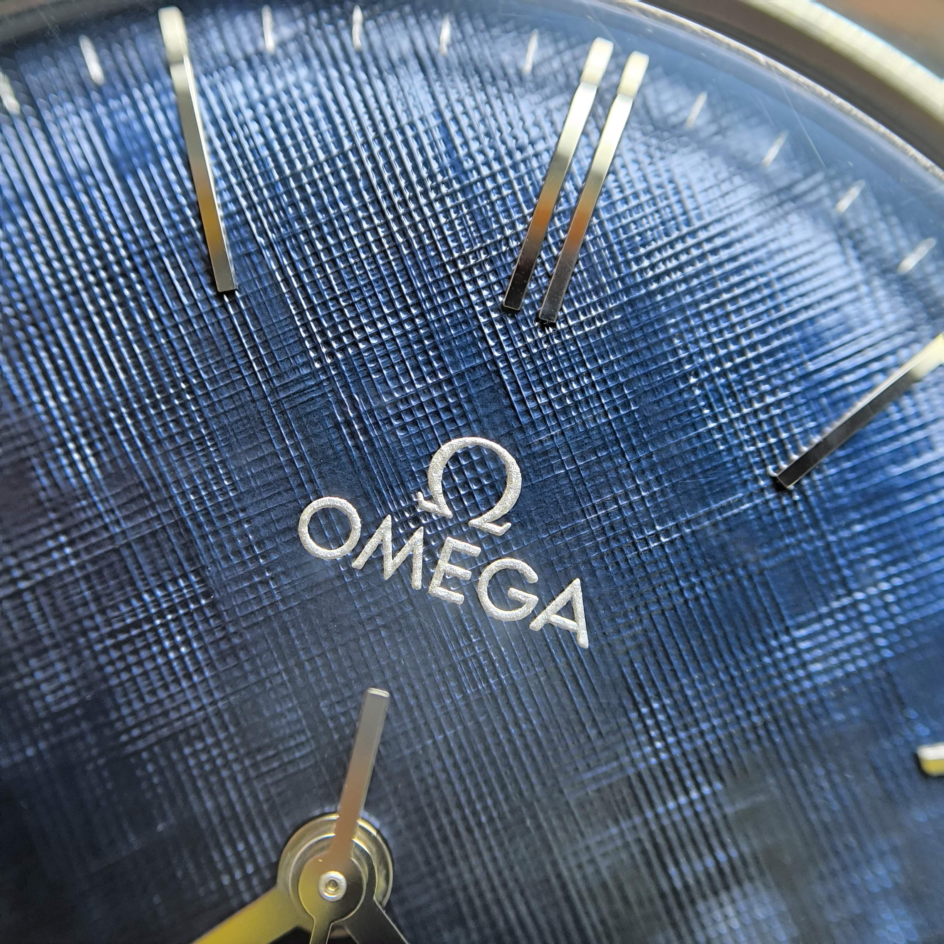 Omega Flying Disc Series 40 435.13.40.21.03.001