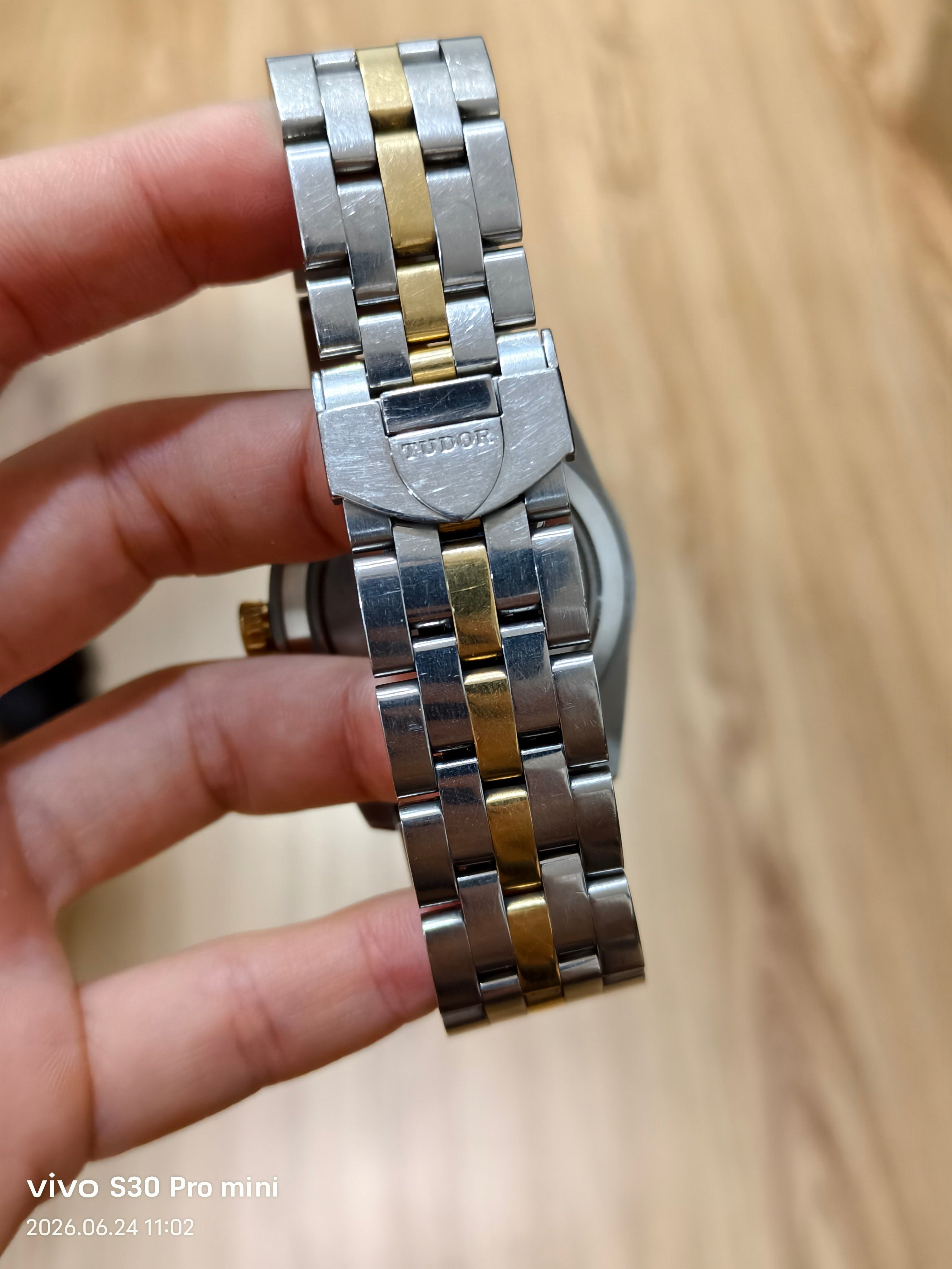 Tudor Junjue Sunday Calendar Model 39 millimeters m56003-0004