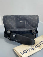 Louis Vuitton Voyager Messenger Bag M40511