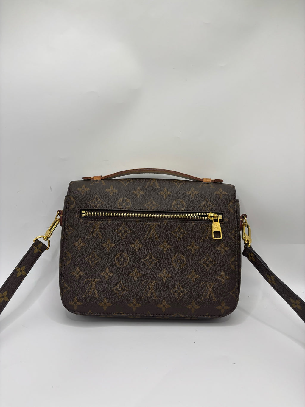 Louis Vuitton Messenger Bag