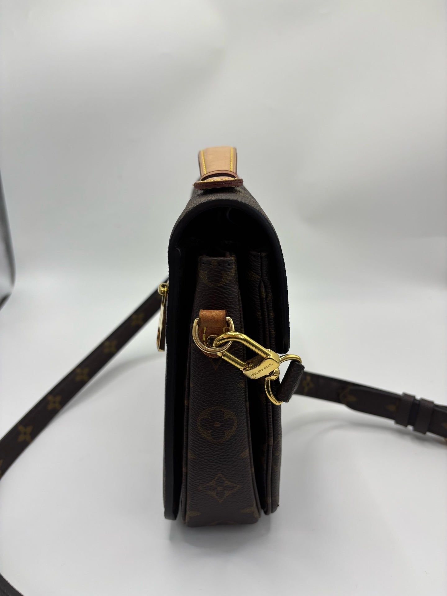 Louis Vuitton Messenger Bag