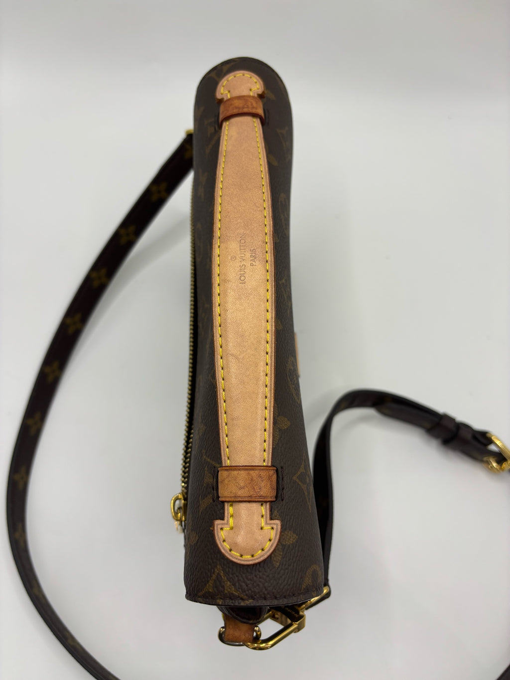 Louis Vuitton Messenger Bag
