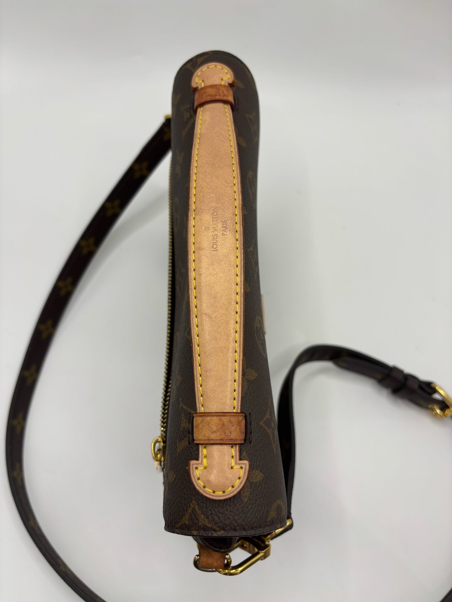 Louis Vuitton Messenger Bag
