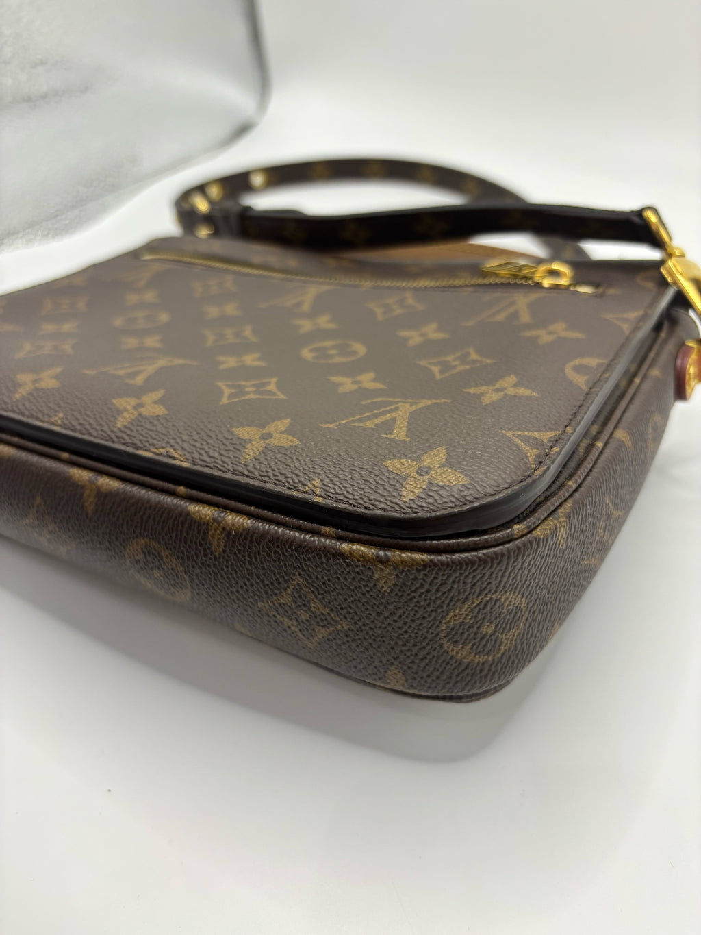 Louis Vuitton Messenger Bag