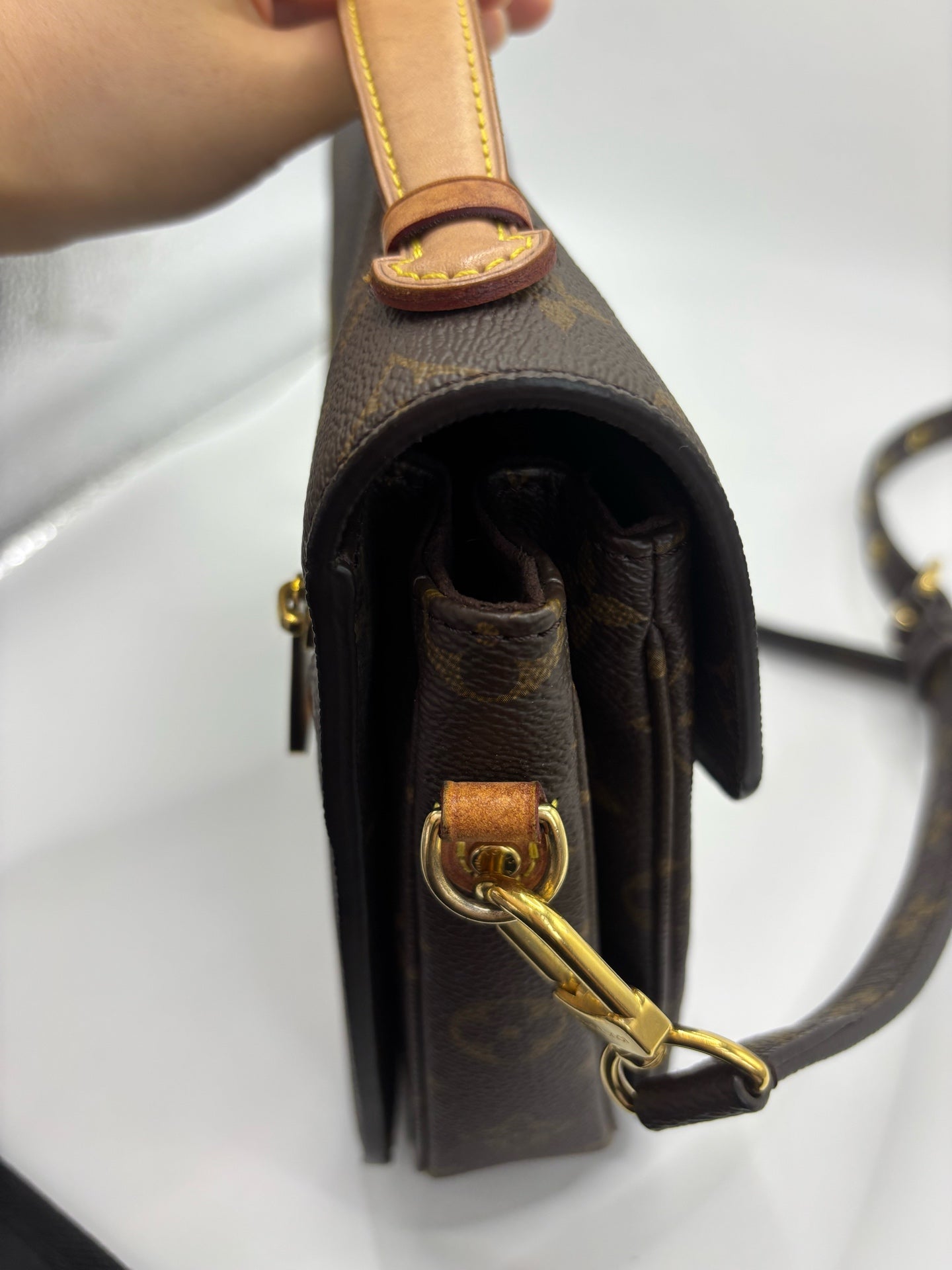 Louis Vuitton Messenger Bag
