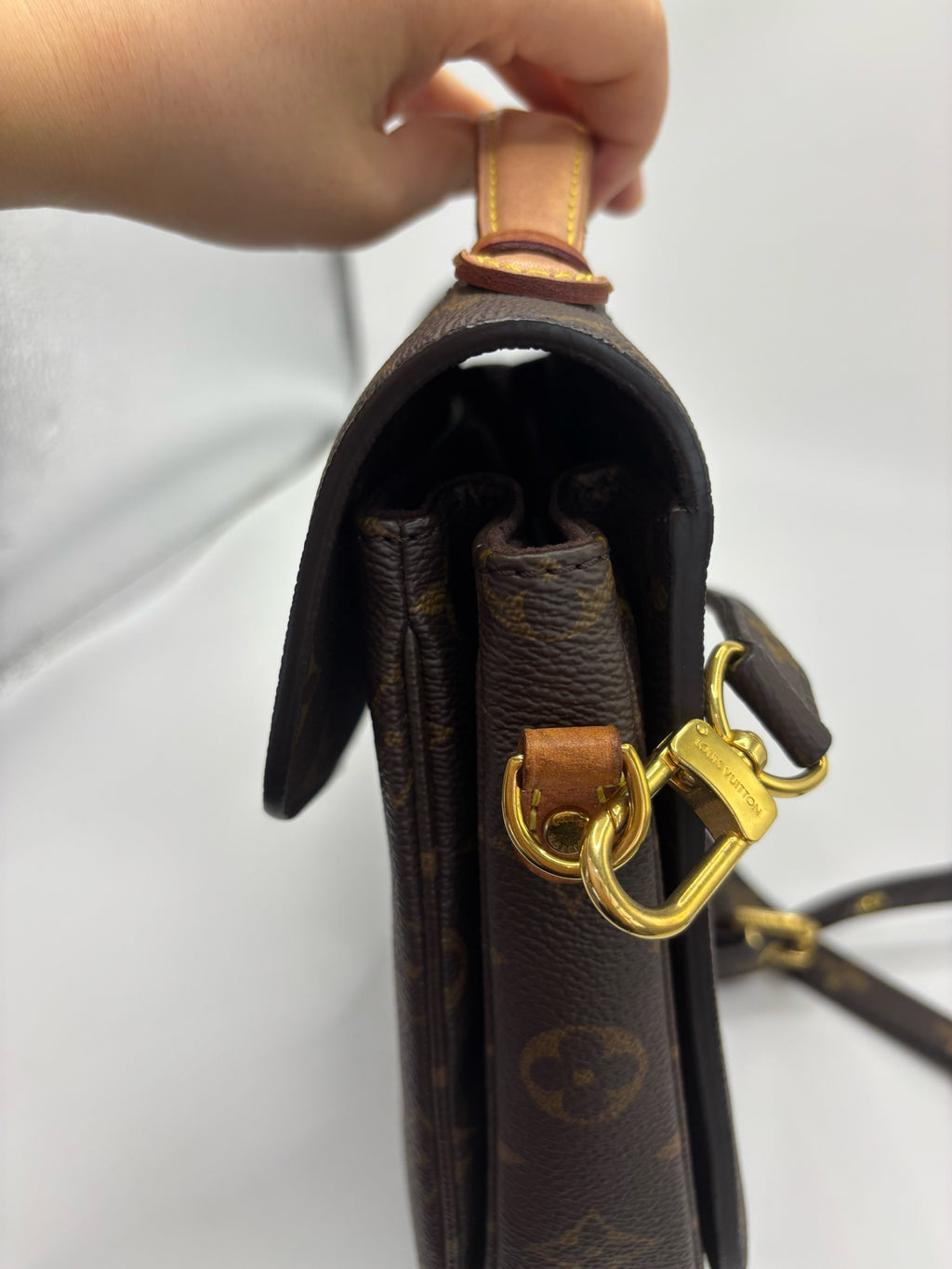 Louis Vuitton Messenger Bag