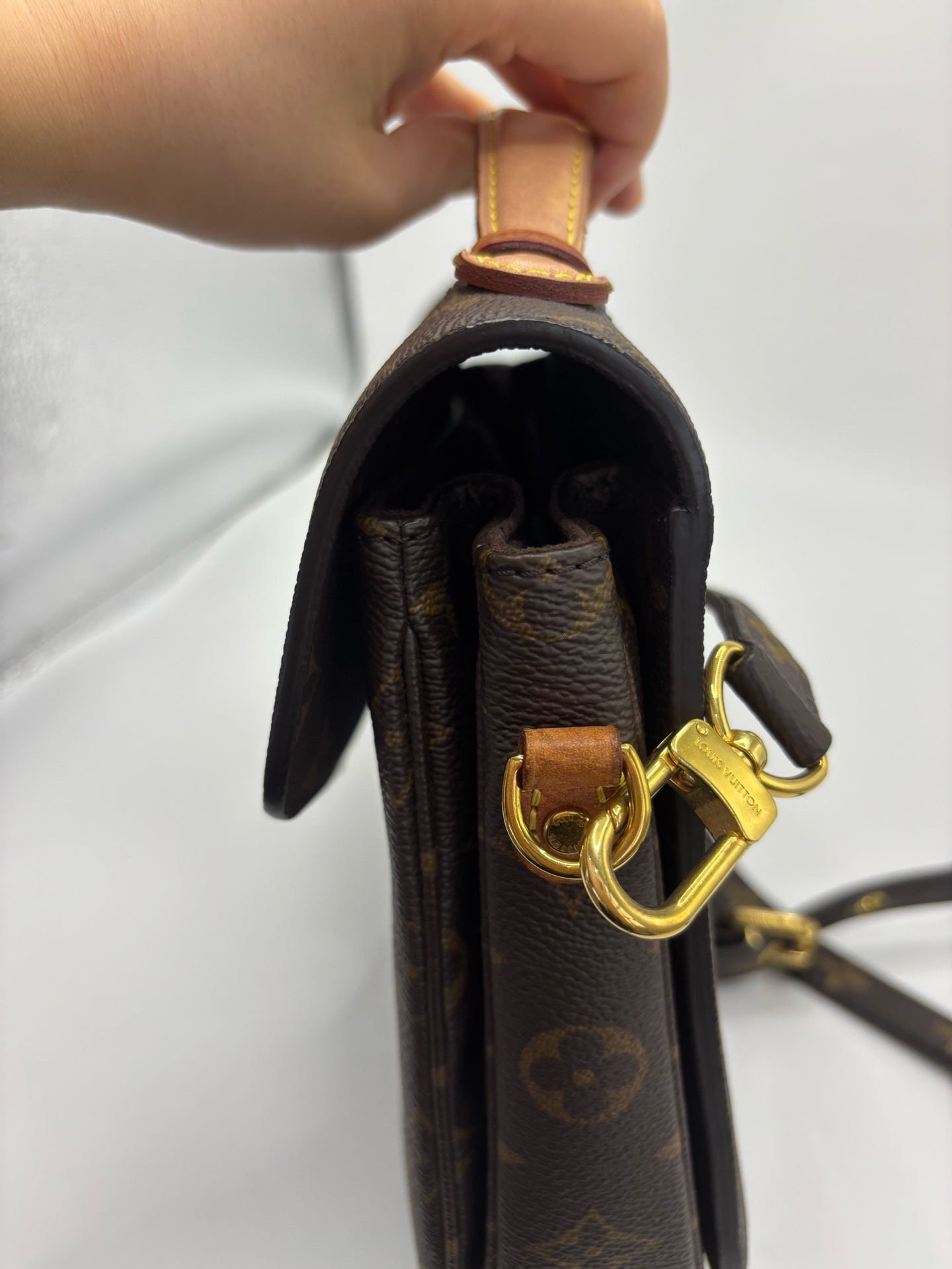 Louis Vuitton Messenger Bag