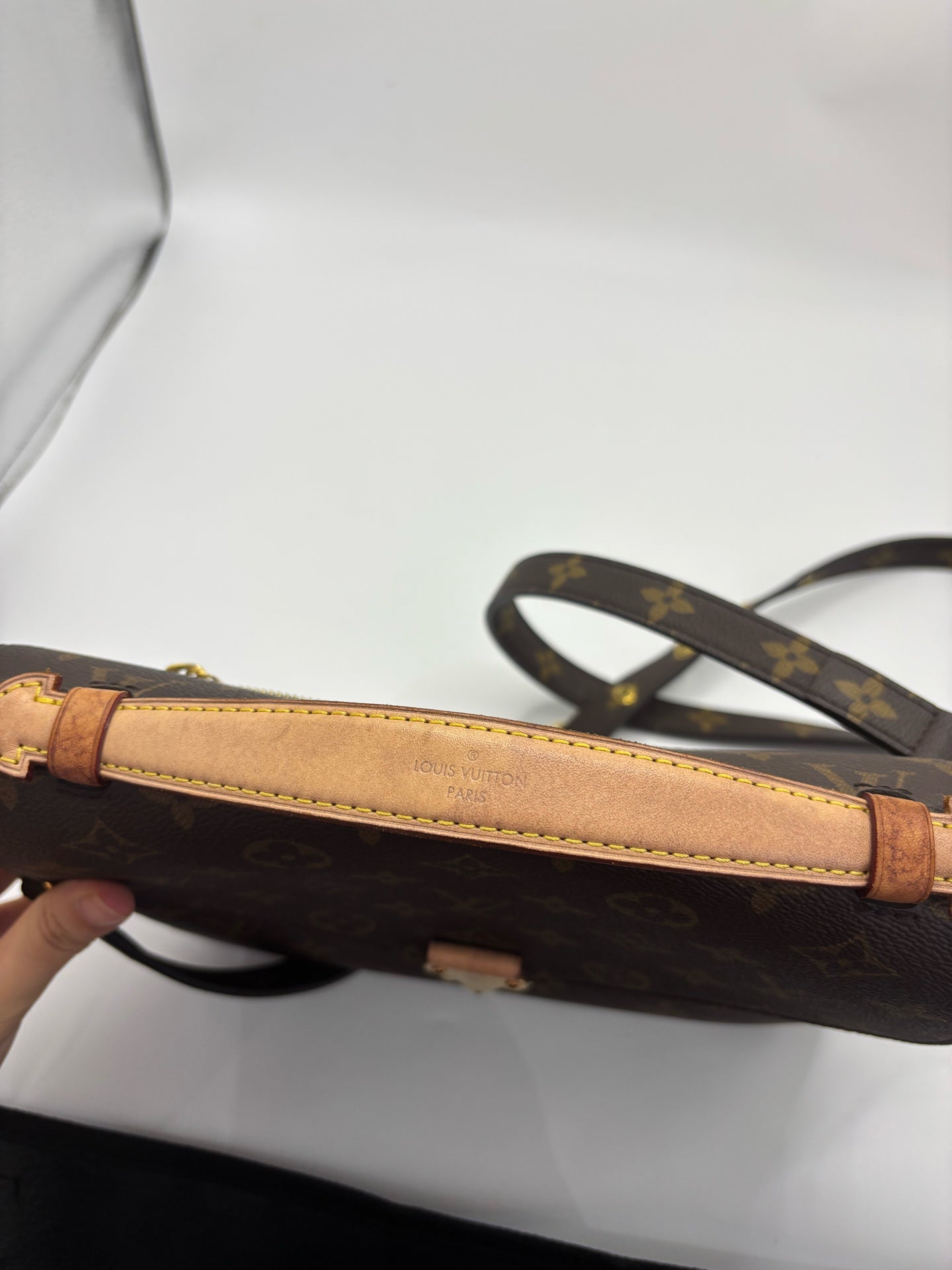 Louis Vuitton Messenger Bag
