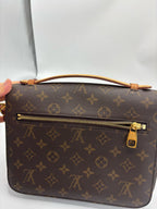 Louis Vuitton Messenger Bag