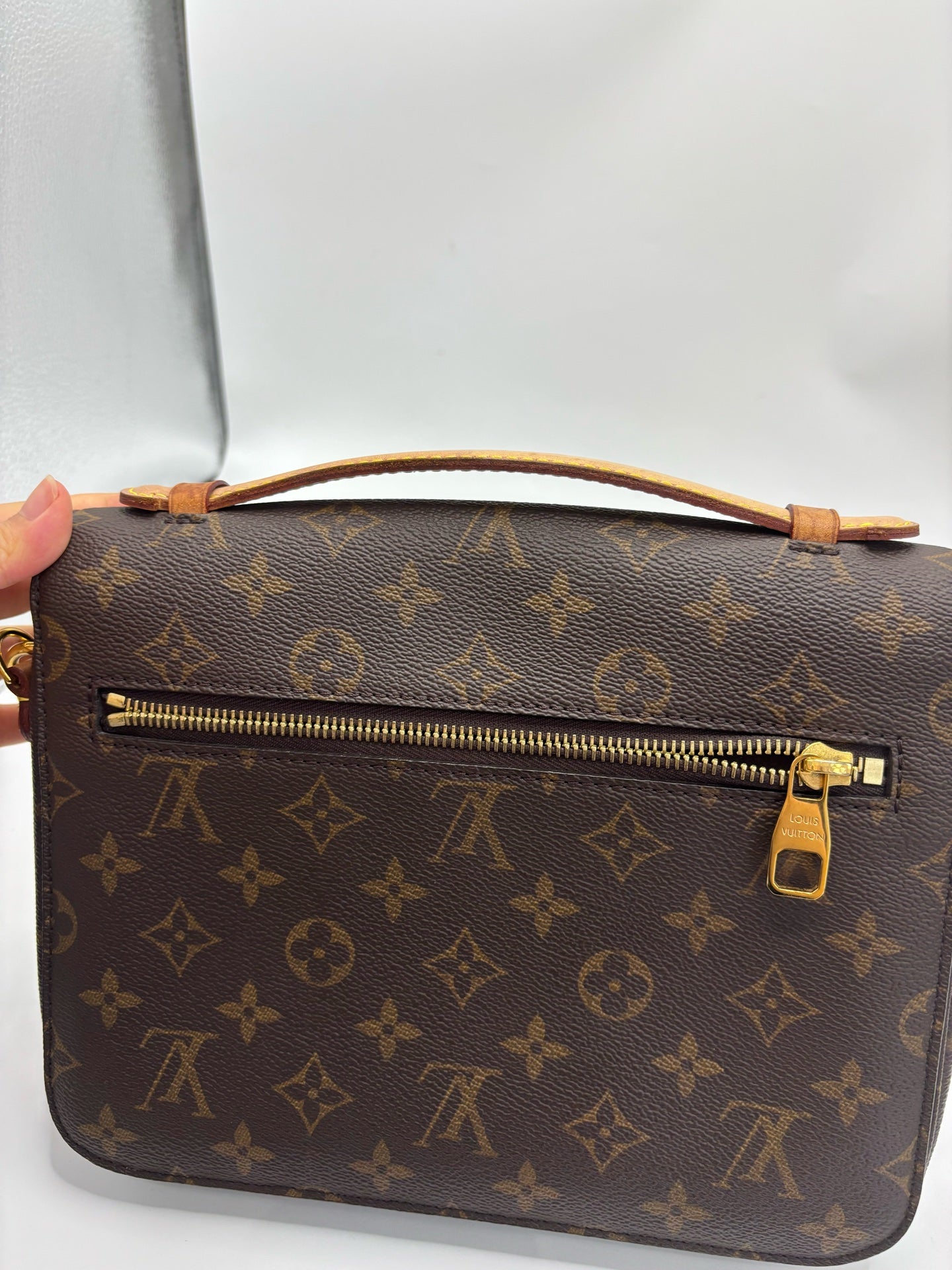 Louis Vuitton Messenger Bag