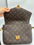 Louis Vuitton Messenger Bag