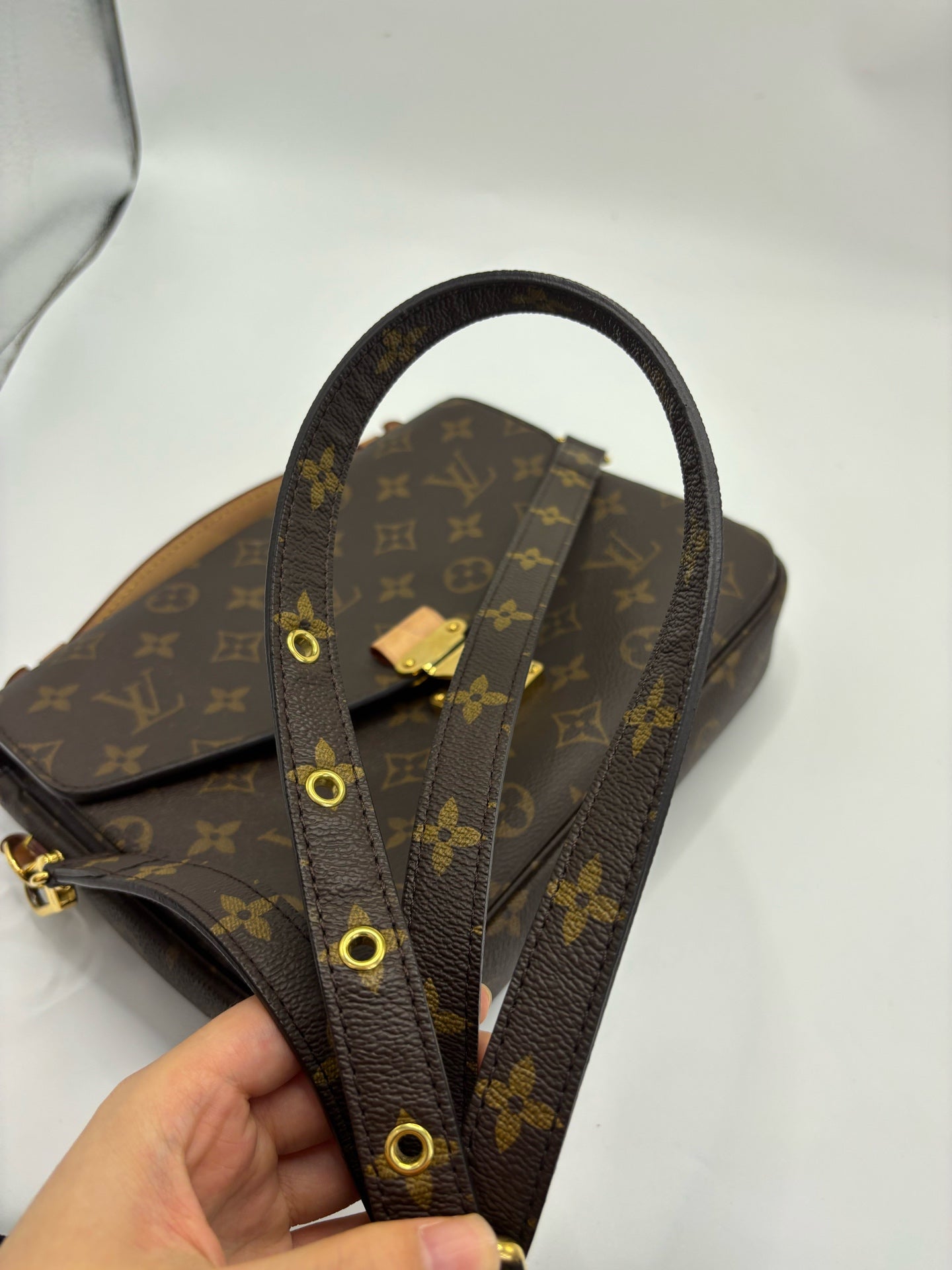 Louis Vuitton Messenger Bag