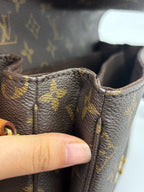 Louis Vuitton Messenger Bag