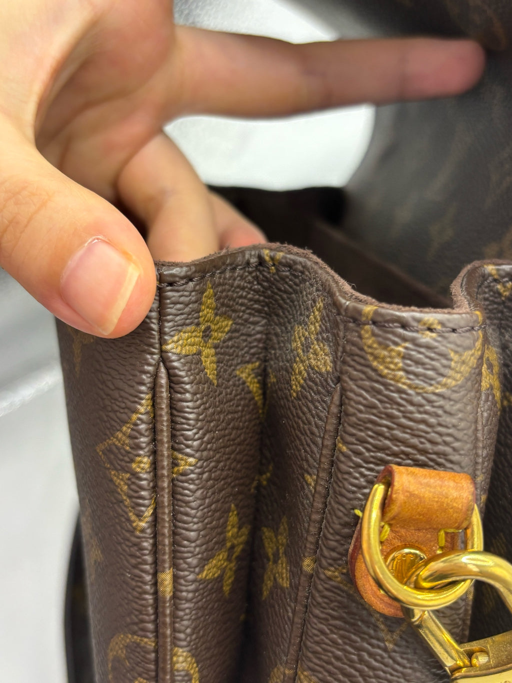Louis Vuitton Messenger Bag