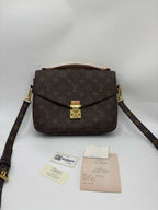 Louis Vuitton Messenger Bag