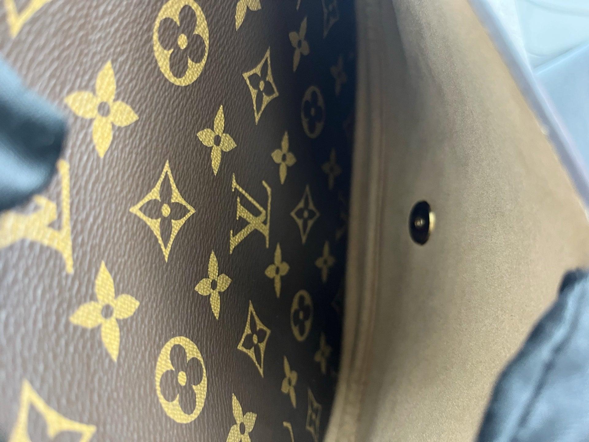 Louis Vuitton Red Messenger Bag M44286